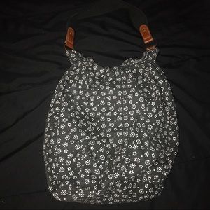 NWOT BLACK WITH WHITE FLOWERS SUMMER TOTE BAG